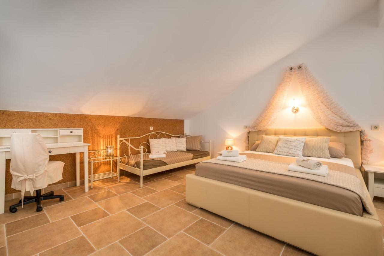 Holiday Home Harmony Žrnovnica Exterior foto